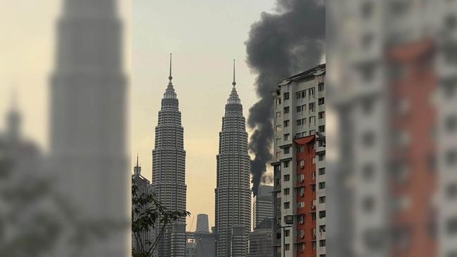 Asap Tebal Selimuti Menara Petronas 3, Restoran di Lantai 57 Terbakar!