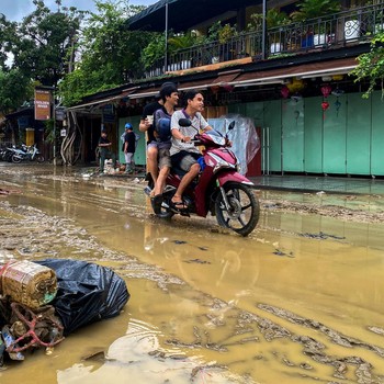 Hujan Terparah 60 Tahun, 35 Orang Tewas Dihantam Banjir Maut