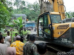 Pemkab Lumajang Bangun Jembatan yang Putus Akibat Banjir