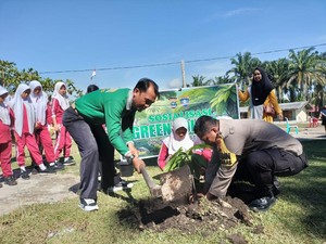 Wujudkan Green Policing, Polres Rohul Tanam Pohon Serentak di 22 Lokasi