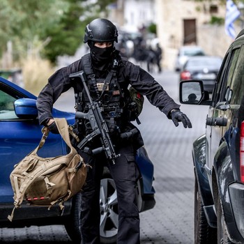 Potret Penembakan Brutal Gegara Dendam Keluarga, 2 Tewas & 10 Luka