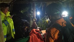 Sesak Napas Saat Naik Gunung Sanghyang, Pendaki Perempuan Dievakuasi