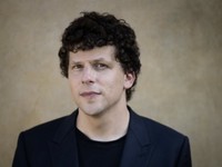 Aktor Jesse Eisenberg Mau Donor Ginjal ke Orang Tak Dikenal
