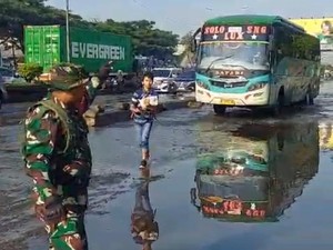 Banjir Jalan Kaligawe Depan RSI Semarang Surut, Hati-hati Banyak Lumpur