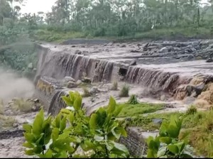 Banjir Lahar Gunung Semeru Terjang Aliran Sungai di Lumajang