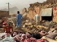 Potret Gempa Dahsyat M 6,3 Bawa Kehancuran, Puluhan Orang Tewas