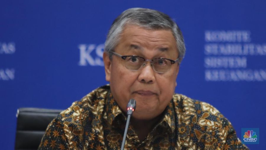 Gubernur Bank Indonesia, Perry Warjiyo saat konferensi pers Hasil Rapat Berkala KSSK IV Tahun 2025 di Jakarta, Senin (3/11/2025). (CNBC Indonesia/Faisal Rahman)