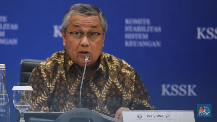 Gubernur Bank Indonesia, Perry Warjiyo saat konferensi pers Hasil Rapat Berkala KSSK IV Tahun 2025 di Jakarta, Senin (3/11/2025). (CNBC Indonesia/Faisal Rahman)