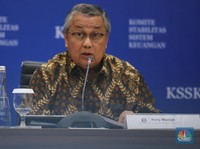 Gubernur Bank Indonesia, Perry Warjiyo saat konferensi pers Hasil Rapat Berkala KSSK IV Tahun 2025 di Jakarta, Senin (3/11/2025). (CNBC Indonesia/Faisal Rahman)