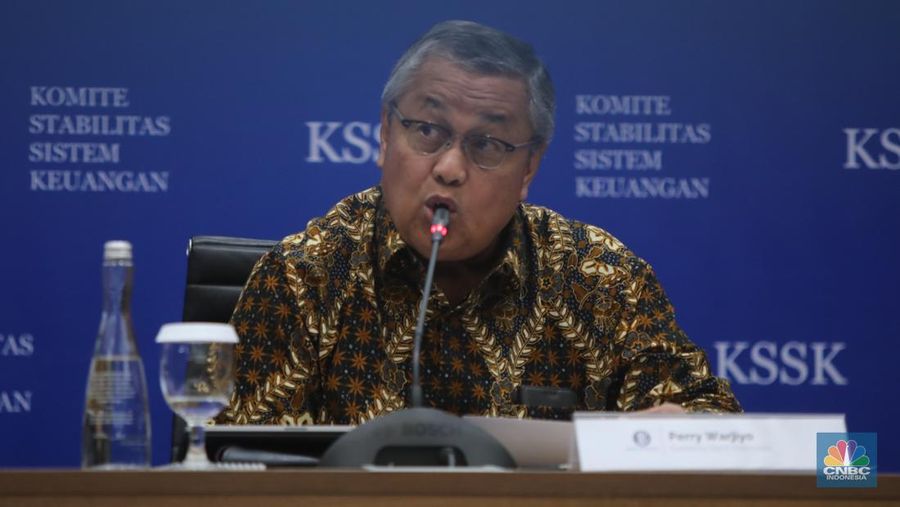 Gubernur Bank Indonesia, Perry Warjiyo saat konferensi pers Hasil Rapat Berkala KSSK IV Tahun 2025 di Jakarta, Senin (3/11/2025). (CNBC Indonesia/Faisal Rahman)