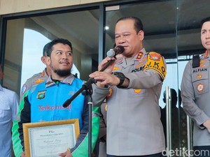 Kapolda Metro Beri Penghargaan ke Ojol Kamtibmas Gagalkan Curanmor di Cakung