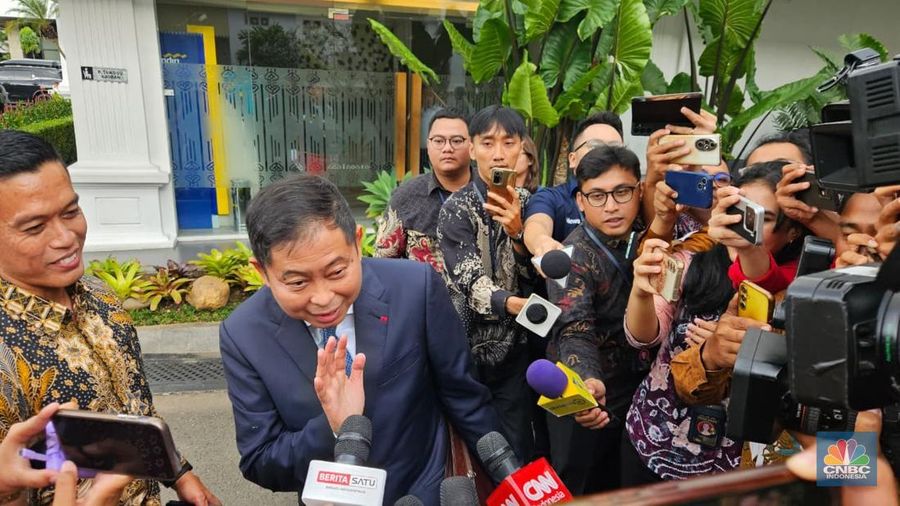 Mantan Dirut KAI dan Menteri Perhubungan Ignasius Jonan datangi Istana Negara. (CNBC Indonesia/Emir Yanwardhana)