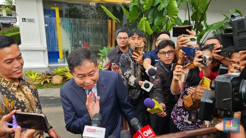 Mantan Dirut KAI dan Menteri Perhubungan Ignasius Jonan datangi Istana Negara. (CNBC Indonesia/Emir Yanwardhana)