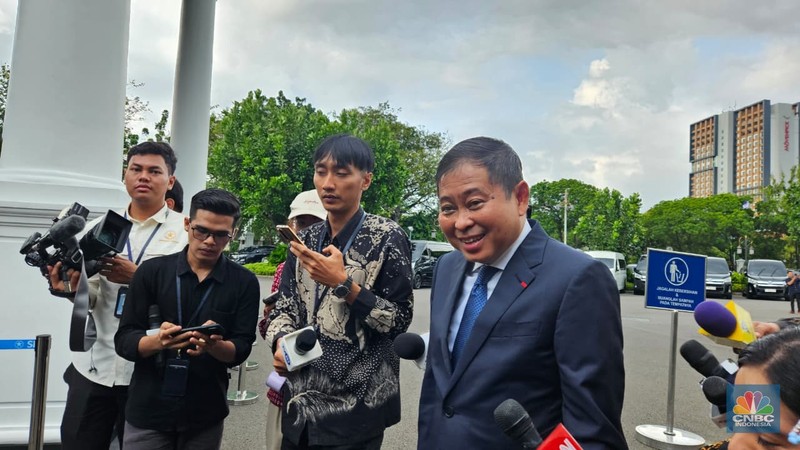 Mantan Dirut KAI dan Menteri Perhubungan Ignasius Jonan datangi Istana Negara. (CNBC Indonesia/Emir Yanwardhana)
