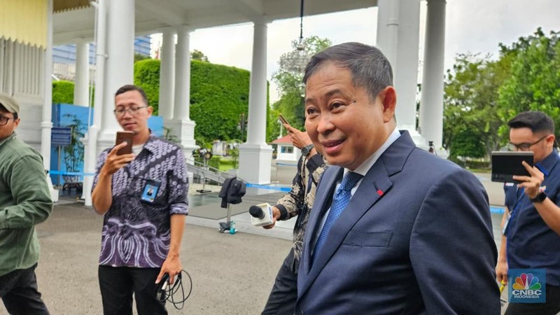 Mantan Dirut KAI dan Menteri Perhubungan Ignasius Jonan datangi Istana Negara. (CNBC Indonesia/Emir Yanwardhana)