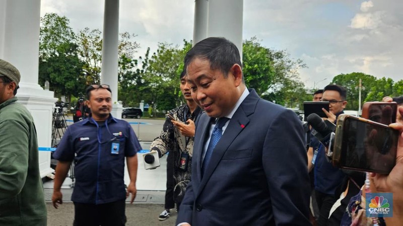 Mantan Dirut KAI dan Menteri Perhubungan Ignasius Jonan datangi Istana Negara. (CNBC Indonesia/Emir Yanwardhana)