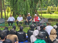 Pertamina & KLH Bersihkan Sungai Ciliwung di Kebun Raya Bogor