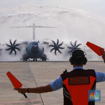 Detik-Detik Pesawat Jumbo Airbus A400M Pesanan Prabowo Tiba di RI