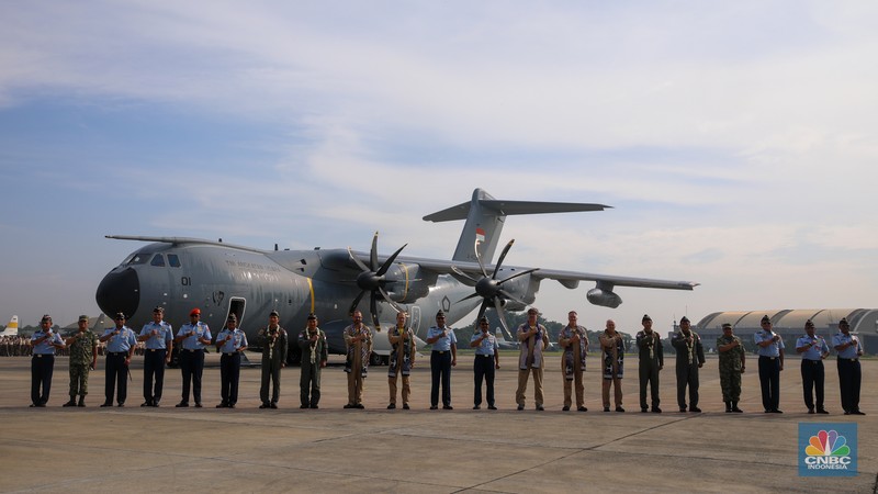 Pesawat Airbus A400M tiba di Landasan Udara (Lanud) Halim Perdana Kusuma, Jakarta, Senin (3/11/2025). (CNBC Indonesia/Faisal Rahman)