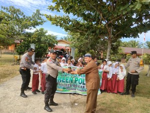 Gerakan Green Policing di Rohul, Polisi Tanam Pohon di 21 Sekolah