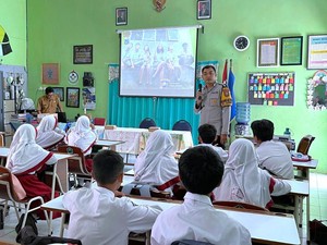 Pak Bhabin Kota Malang Edukasi Siswa SD Bahaya Narkoba-Kenakalan Remaja
