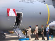 Foto: Presiden Prabowo Subianto di sisi pesawat Airbus A-400M/MRTT Alpha 4001 di Pangkalan Udara Halim Perdanakusuma, Jakarta Timur, Senin (3/11/2025). (CNBC Indonesia/Faisal Rahman)