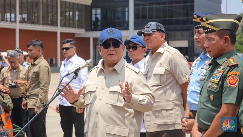 Presiden Prabowo Serahkan Pesawat Airbus A-400M/MRTT Alpha 4001 ke Panglima TNI di Landasan Udara (Lanud) Halim Perdana Kusuma, Jakarta, Senin (3/11/2025). (CNBC Indonesia/Faisal Rahman)