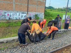Pria Tanpa Identitas di Surabaya Ditemukan Tewas Diduga Tertabrak Kereta