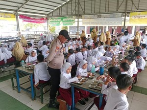 SPPG Polres Siak Distribusikan MBG Aman Berkualitas ke 2.004 Siswa
