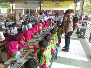 Menu Sehat MBG SPPG Polres Siak: Chicken Karage-Snack Bolu Kemojo