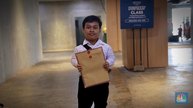 Punya Keterbatasan Fisik, Zidan Tak Menyerah Sebar CV di Job Fair