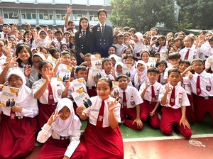 Mischka dan Devon Konsisten Wujudkan Sejuta Impian Anak Indonesia