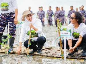 Gubernur Khofifah dan Kaka Slank Semarakkan Festival Mangrove Bangkalan
