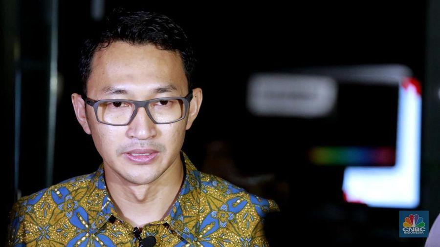 Juru bicara (Jubir) KPK, Budi Prasetyo saat memberi keterangan pers di Gedung KPK, Selasa, (4/11/2025). (CNBC Indonesia/Muhammad Sabki)