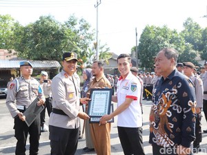 Polres Kediri Anugerahkan 53 Penghargaan ke Anggota dan Masyarakat