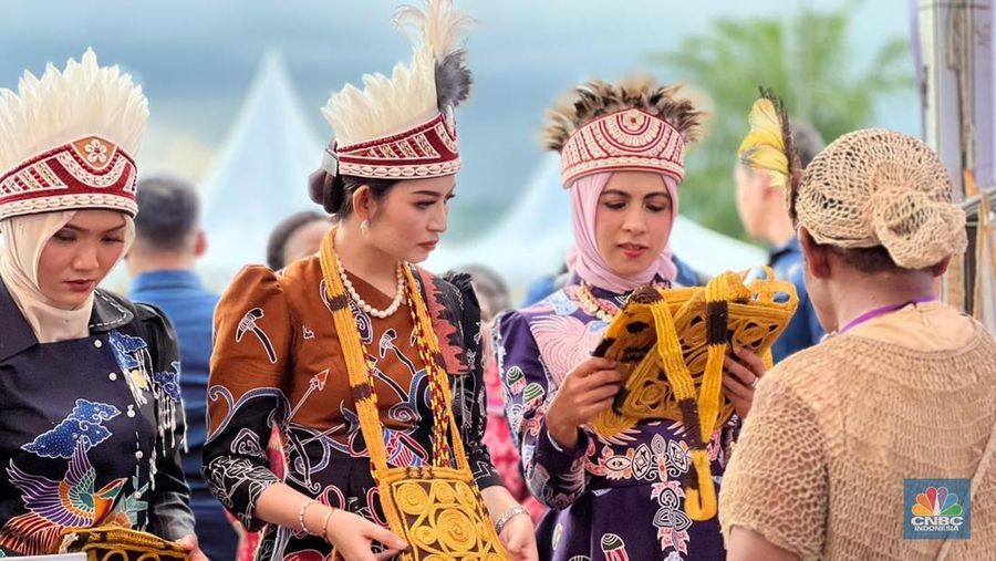 Kunjungan kerja Wapres Gibran Rakabuming dan Selvi Rakabuming di Manokwari, Papua Barat, Selasa (4/11/2025). (CNBC Indonesia/Halimatus Sa’diyah)