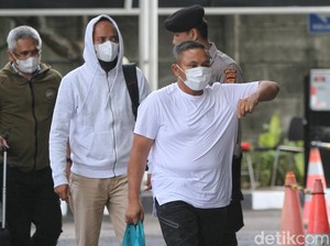 Hari Ini, KPK Tentukan Nasib Gubernur Riau dkk Usai OTT