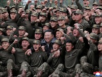 Siaga Perang, Ini Gaya Kim Jong Un Sidak Markas Pasukan Khusus Korut