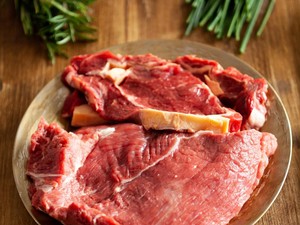 Harga Sembako Jogja Hari Ini 17 November 2025: Daging Sapi dan Ayam Ngegas!
