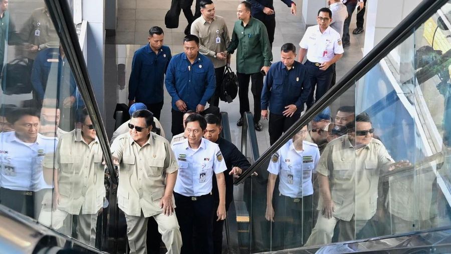 Presiden Prabowo Subianto meresmikan Stasiun Tanah Abang Baru pada Selasa, (4/11/2025). Kepala Negara tiba di Stasiun Tanah Abang Baru setelah sebelumnya menaiki Kereta Rel Listrik (KRL) dari Stasiun Manggarai. (Dok. BPMI)