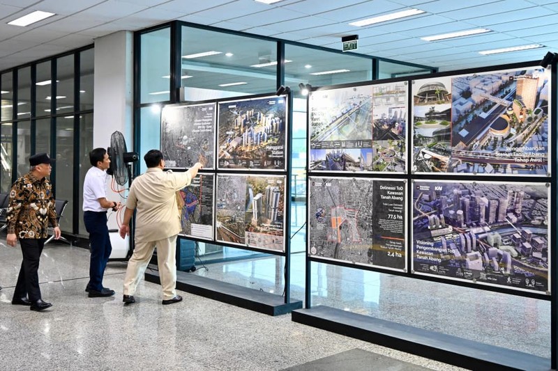 Presiden Prabowo Subianto meresmikan Stasiun Tanah Abang Baru pada Selasa, (4/11/2025). Kepala Negara tiba di Stasiun Tanah Abang Baru setelah sebelumnya menaiki Kereta Rel Listrik (KRL) dari Stasiun Manggarai. (Dok. BPMI)