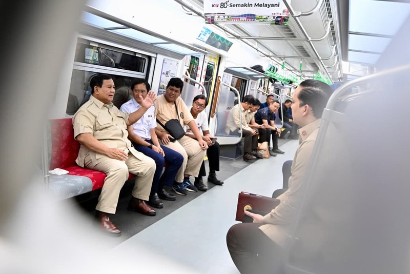 Presiden Prabowo Subianto meresmikan Stasiun Tanah Abang Baru pada Selasa, (4/11/2025). Kepala Negara tiba di Stasiun Tanah Abang Baru setelah sebelumnya menaiki Kereta Rel Listrik (KRL) dari Stasiun Manggarai. (Dok. BPMI)