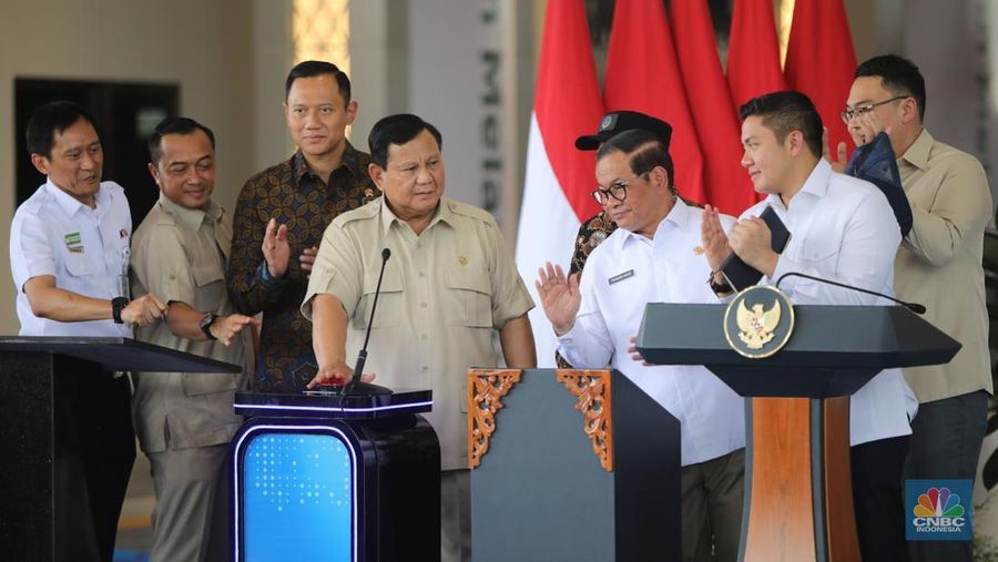 Presiden Prabowo Subianto saat menghadiri peresmian Stasiun Tanah Abang Baru di Jakarta, Selasa (4/11/2025). (CNBC Indonesia/Faisal Rahman)