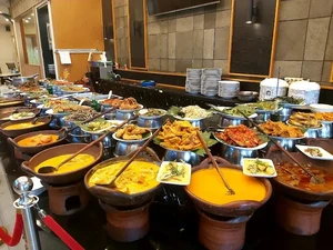 Lamak Bana! 5 Restoran Nasi Kapau Nikmat, Bumbu dan Rempahnya Nampol