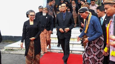 Sri Sultan Hamengkubuwono X Melayat Raja Paku Buwana XIII di Solo