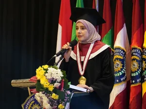 Gergeran, Saat Wisudawati UM Surabaya Asal Palestina Minta Jodoh