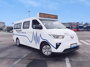 Wuling Uji Coba Jalan Mitra EV Bareng Transjakarta