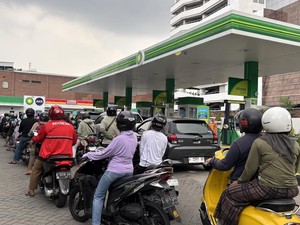 Warga Rela Antre Panjang di SPBU Swasta, Ketimbang Isi Pertalite Was-was Brebet
