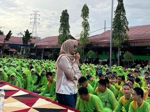 Sosok Bripka Rissa, Bunda Polisi bagi Anak Korban Kekerasan di Samarinda