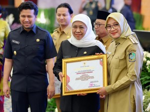 Bupati Banyuwangi Raih Penghargaan Pembina Siskamling Terbaik III Jatim